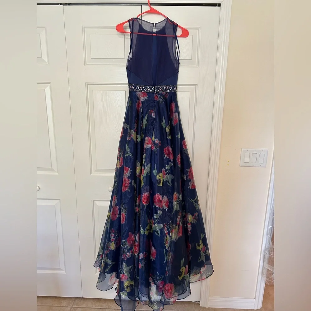 Nina Canacci Prom Dress - Picture 4 of 6